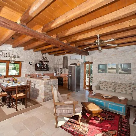 Kiparissi Villa Kourtaiika Exterior photo