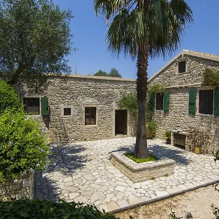 Kiparissi Villa Kourtaiika Exterior photo