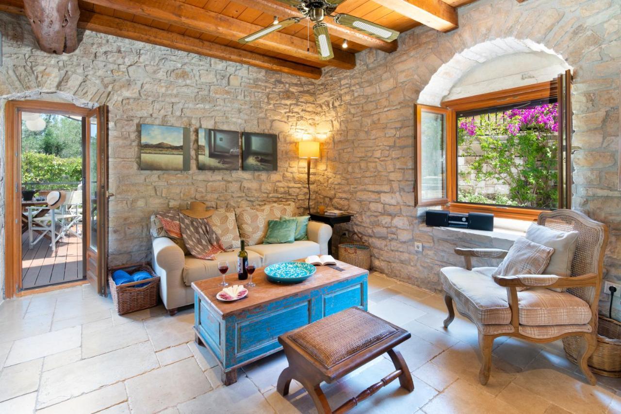 Kiparissi Villa