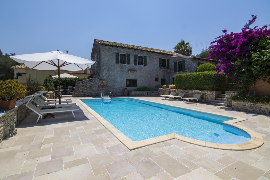 Kiparissi Villa *