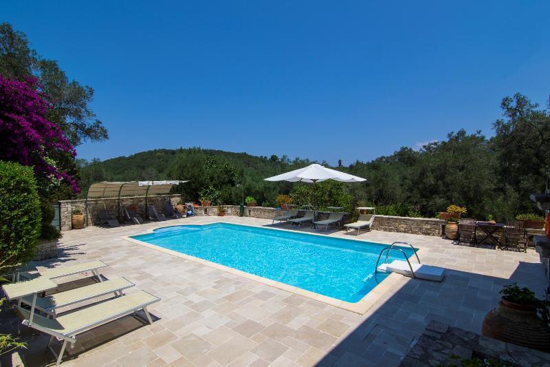 Villa Kiparissi Kourtaiika