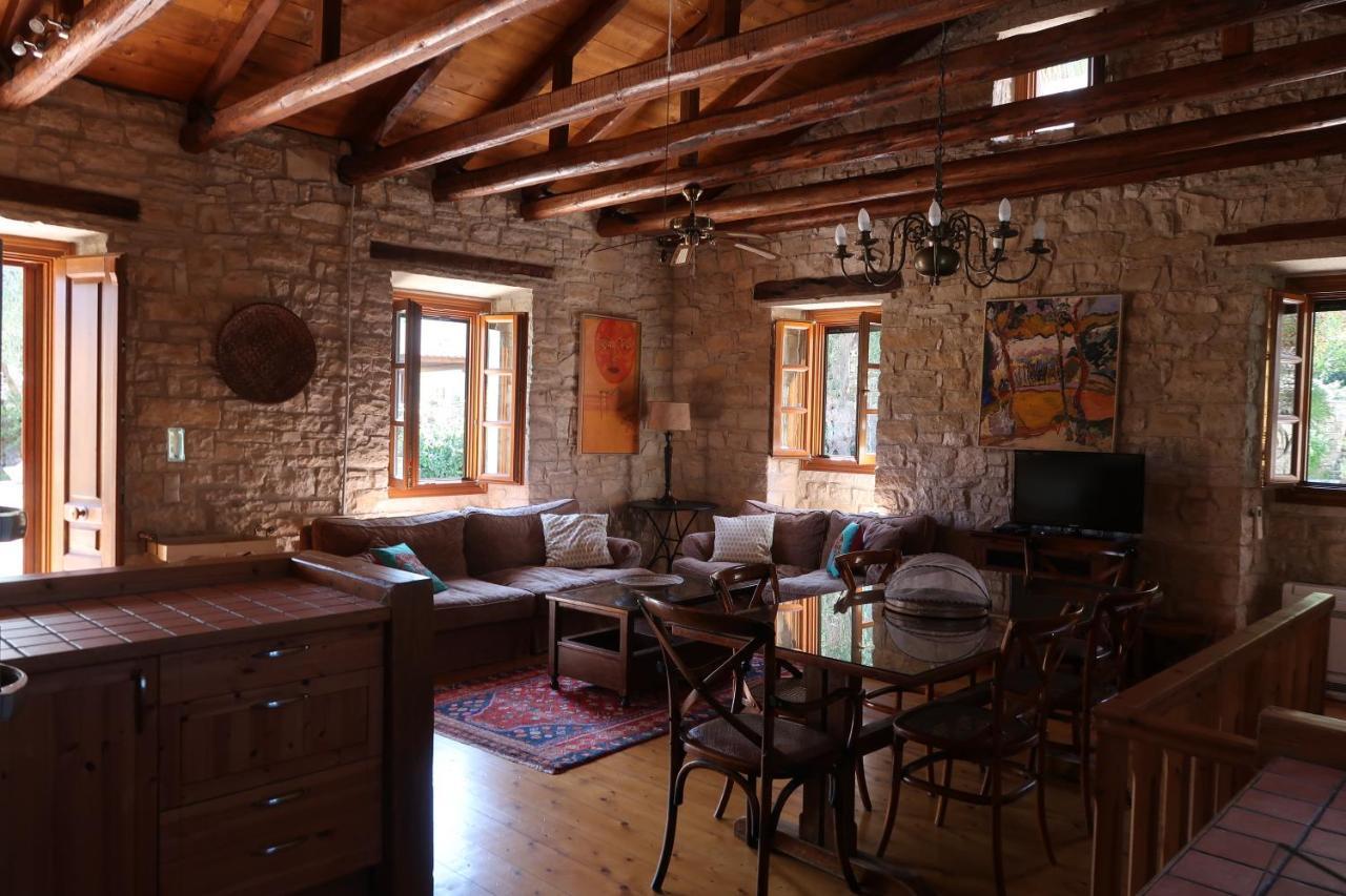 Villa Kiparissi Kourtaiika